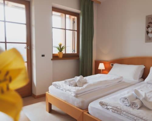 Hotel Corno Bianco Nova Ponente Eksteriør bilde