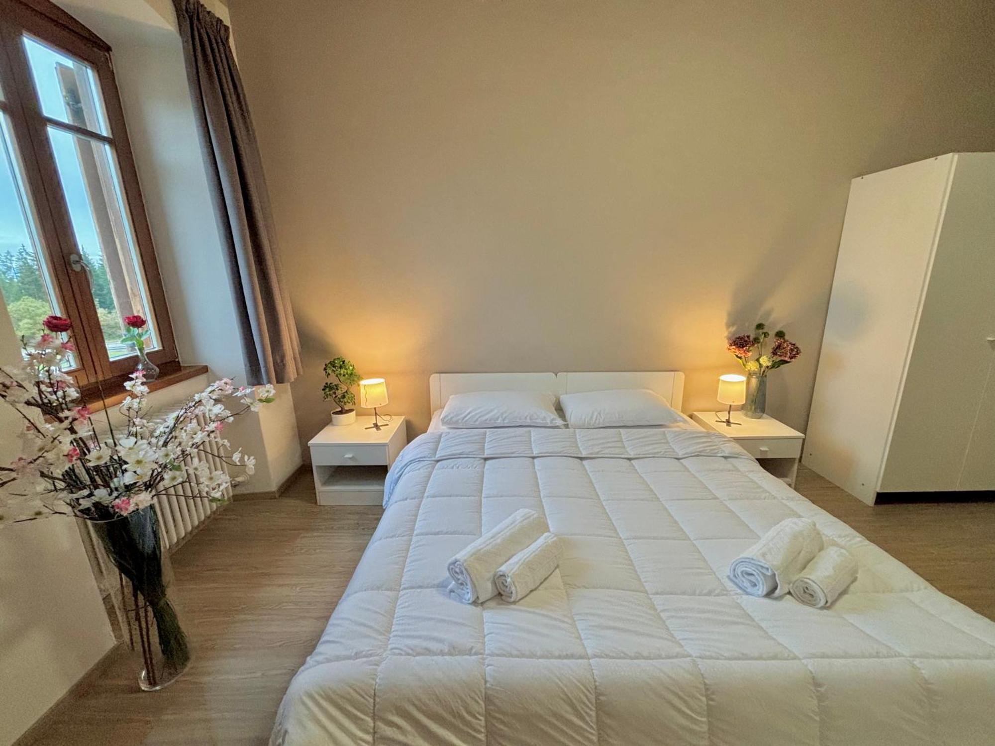 Hotel Corno Bianco Nova Ponente Eksteriør bilde