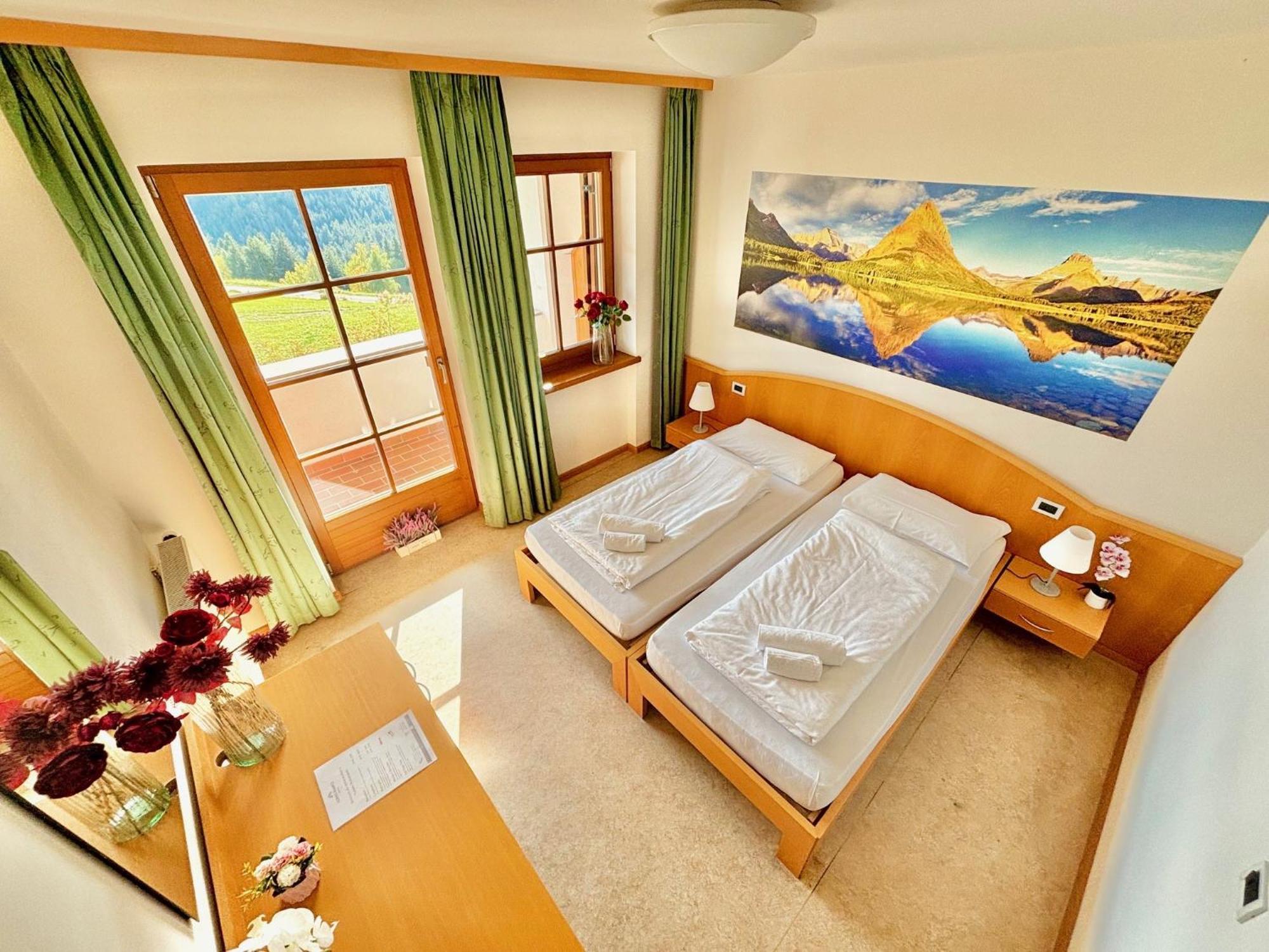 Hotel Corno Bianco Nova Ponente Eksteriør bilde