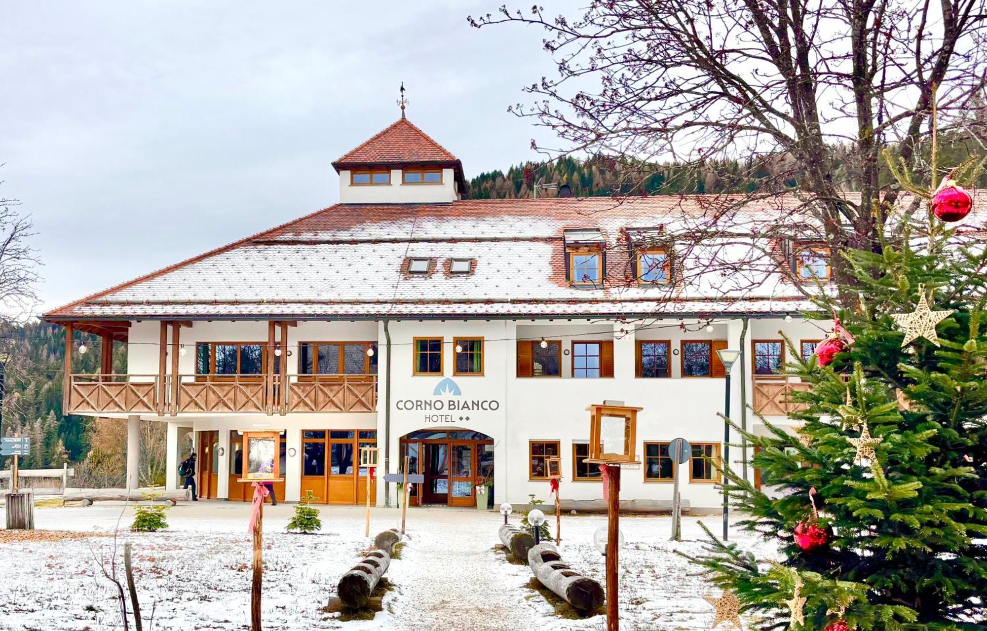 Hotel Corno Bianco Nova Ponente Eksteriør bilde